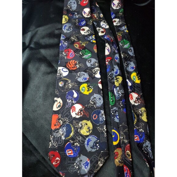 NFL FOOTBALL Men's Neck Tie w/ Team Helmets Made In USA Vintage pre 1996 - Picture 2 of 4